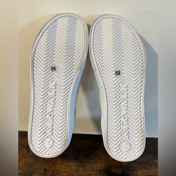 Airwalk Women’s Ride-J Blue Tropical Slip On Sneakers NWT Various Sizes - Picture 3 of 6